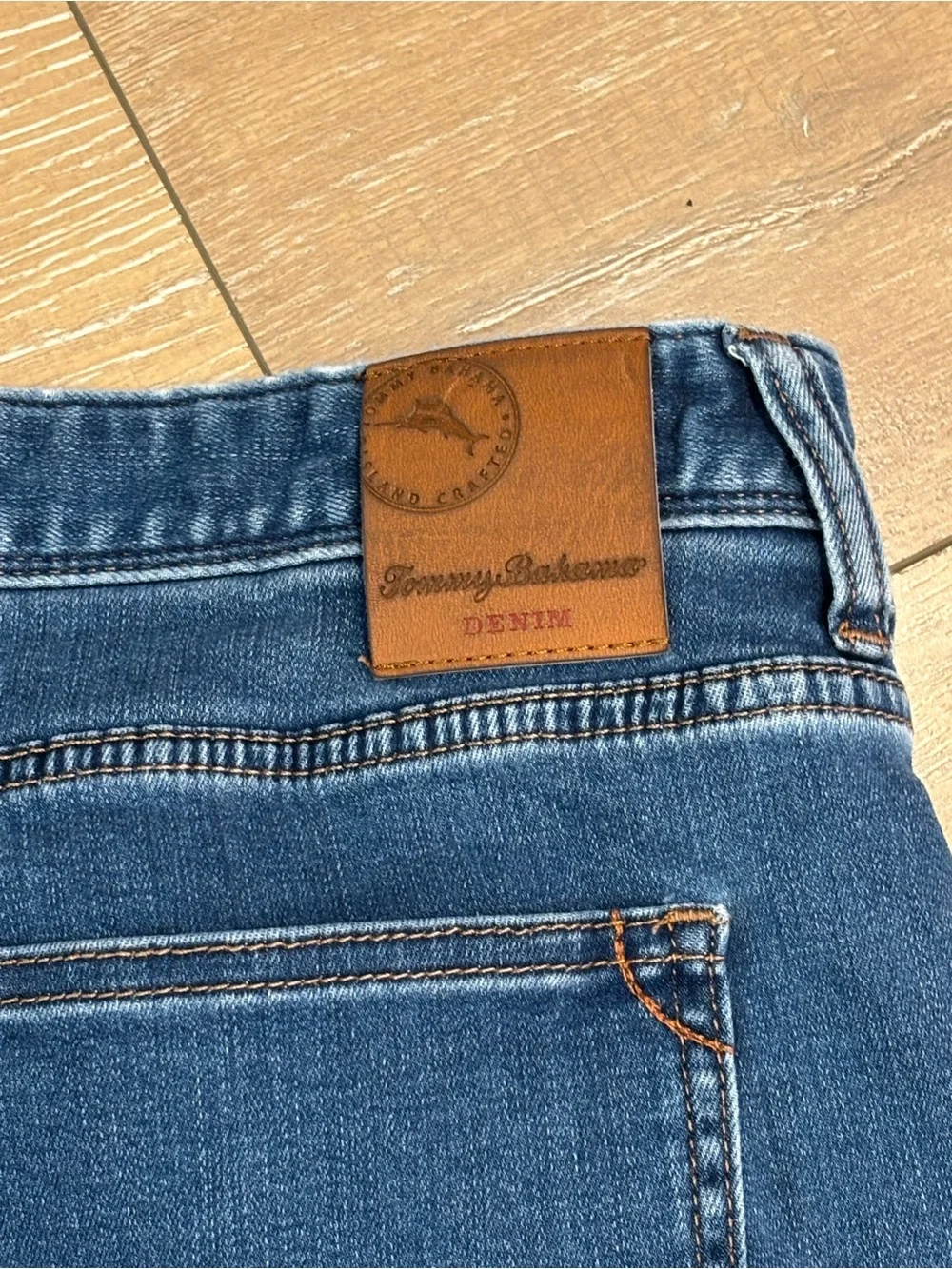 Tommy Bahama Relaxed Straight Leg jeans 38x31 Men’s Blue Stretch Denim